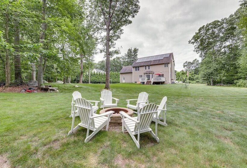 Spacious Connecticut Home   Deck, Grill & Fire Pit