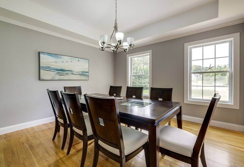 Spacious Connecticut Home   Deck, Grill & Fire Pit