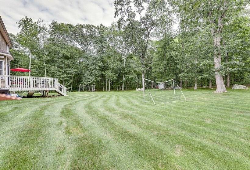 Spacious Connecticut Home   Deck, Grill & Fire Pit