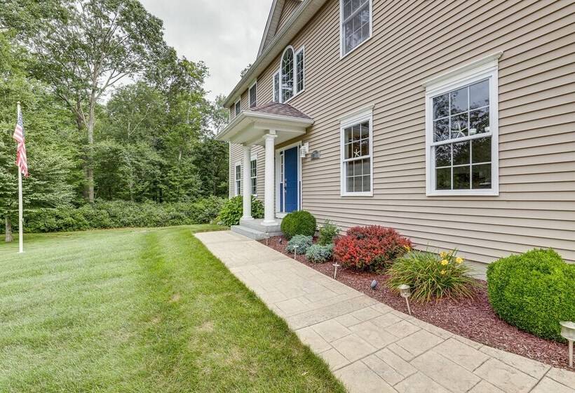 Spacious Connecticut Home   Deck, Grill & Fire Pit