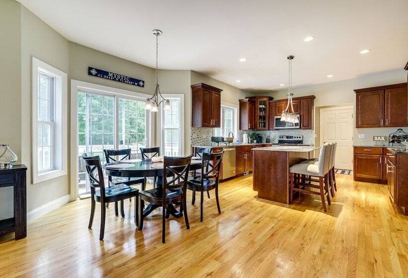 Spacious Connecticut Home   Deck, Grill & Fire Pit