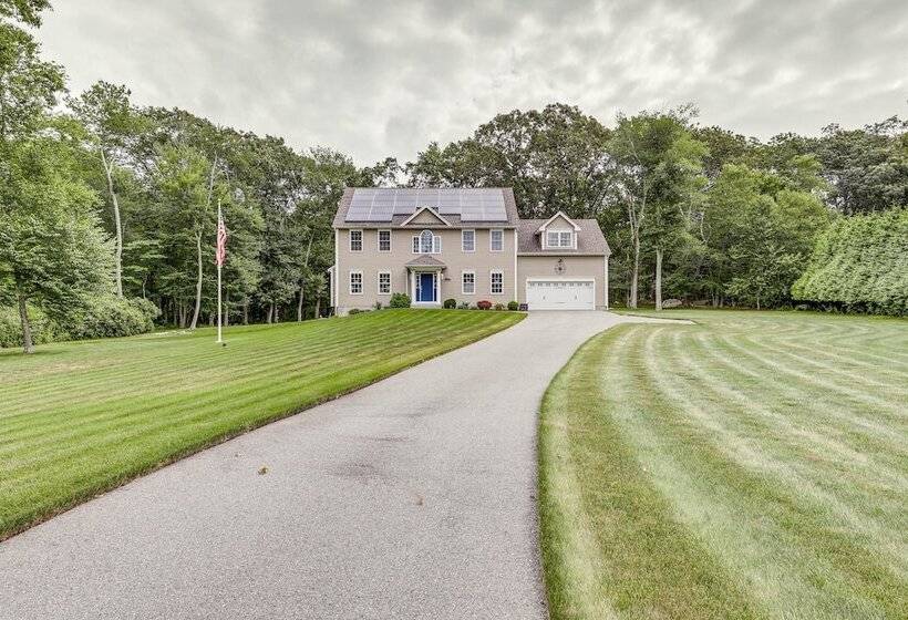 Spacious Connecticut Home   Deck, Grill & Fire Pit