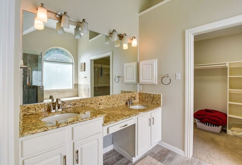 Spacious Flower Mound Home In Central Location!