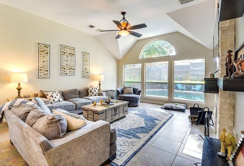 Spacious Flower Mound Home In Central Location!