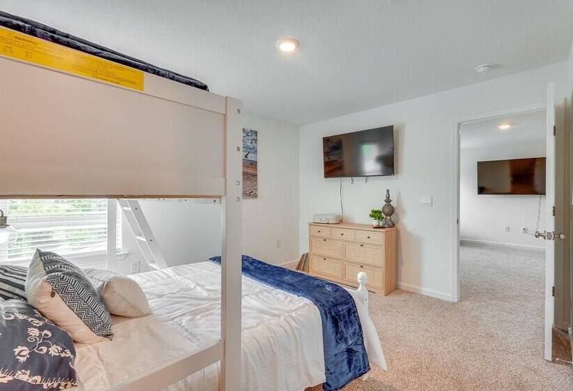 Spacious Freeport Home W/ Deck & 2 Living Areas!