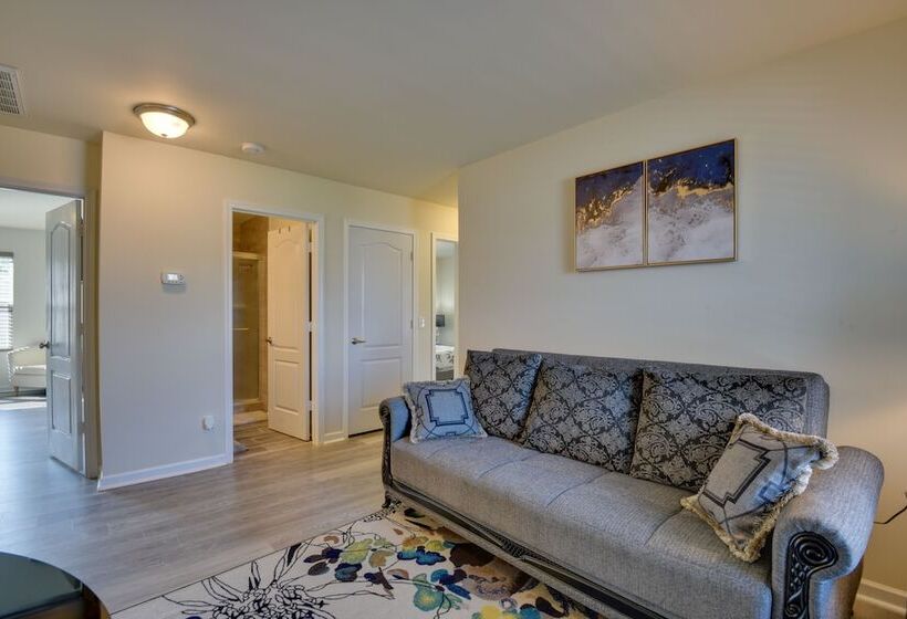 Spacious Gastonia Home W/ Pool Access!