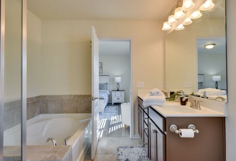 Spacious Gastonia Home W/ Pool Access!