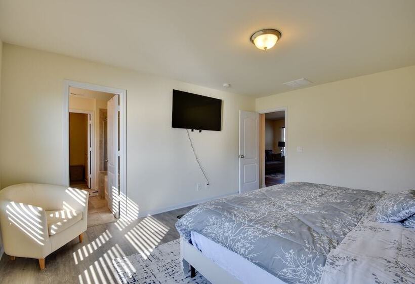 Spacious Gastonia Home W/ Pool Access!