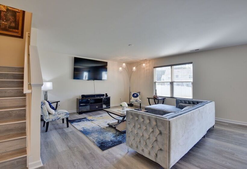 Spacious Gastonia Home W/ Pool Access!