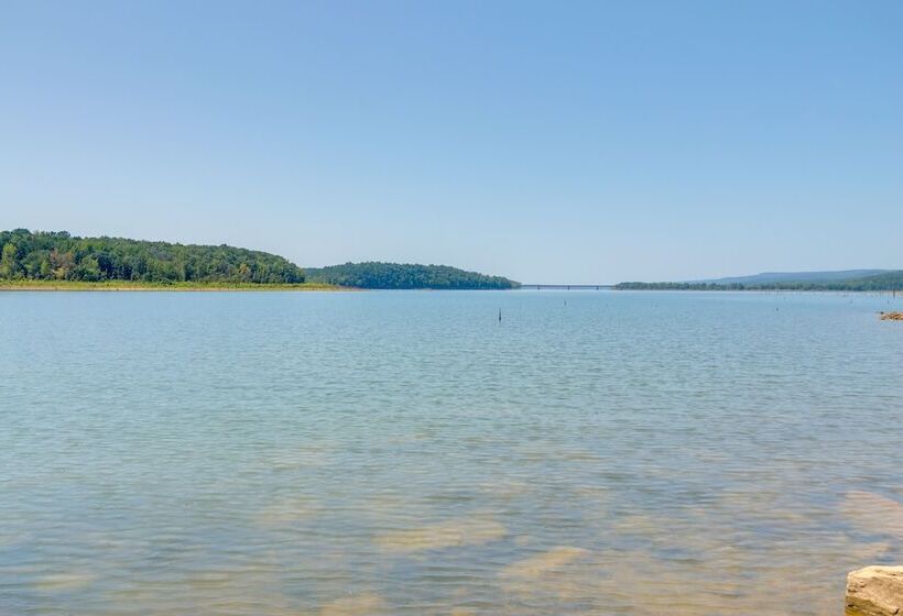 Spacious Greers Ferry Lake House W/ Grilling Deck!