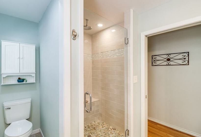 Spacious Greers Ferry Lake House W/ Grilling Deck!