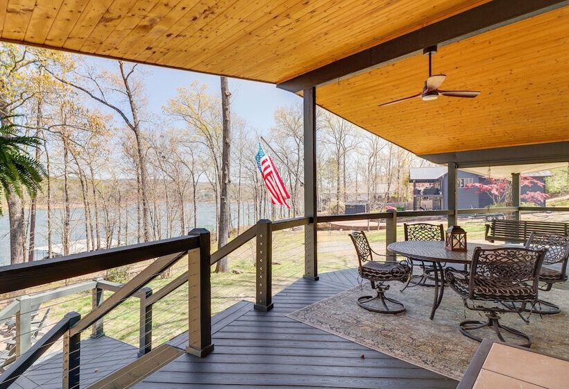 Spacious Greers Ferry Lake House W/ Grilling Deck!