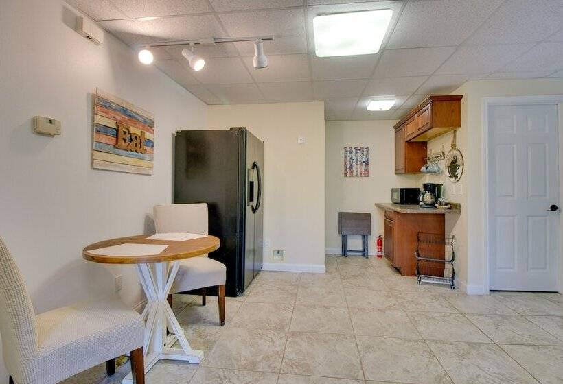 Spacious Home Near Norfork Lake W/ Wraparound Deck