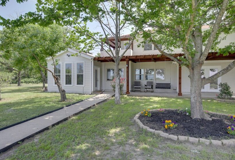 Private Pool & Guest House: Spacious Kemp Home!