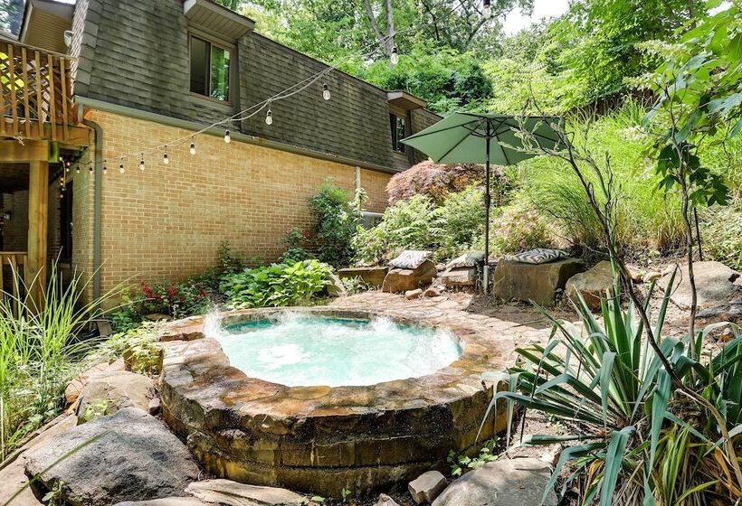 Spacious King Of Prussia Home W/ 2 Game Rooms