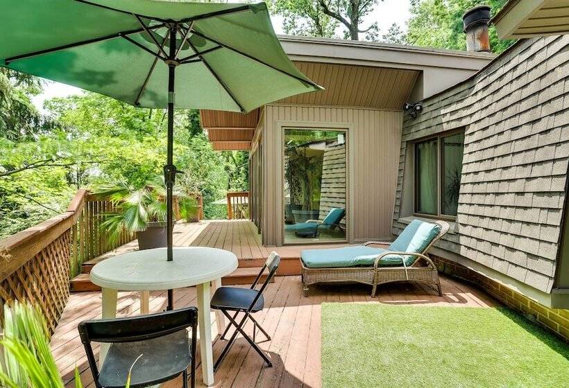 Spacious King Of Prussia Home W/ 2 Game Rooms