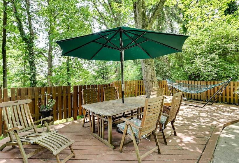 Spacious King Of Prussia Home W/ 2 Game Rooms