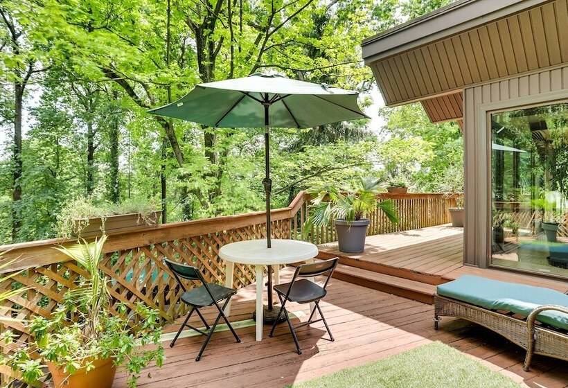 Spacious King Of Prussia Home W/ 2 Game Rooms