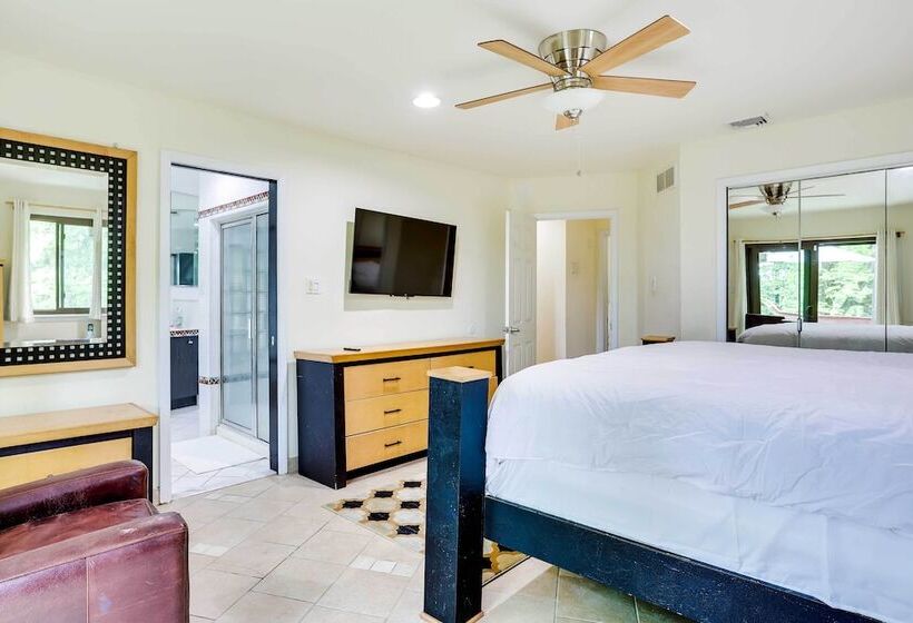 Spacious King Of Prussia Home W/ 2 Game Rooms