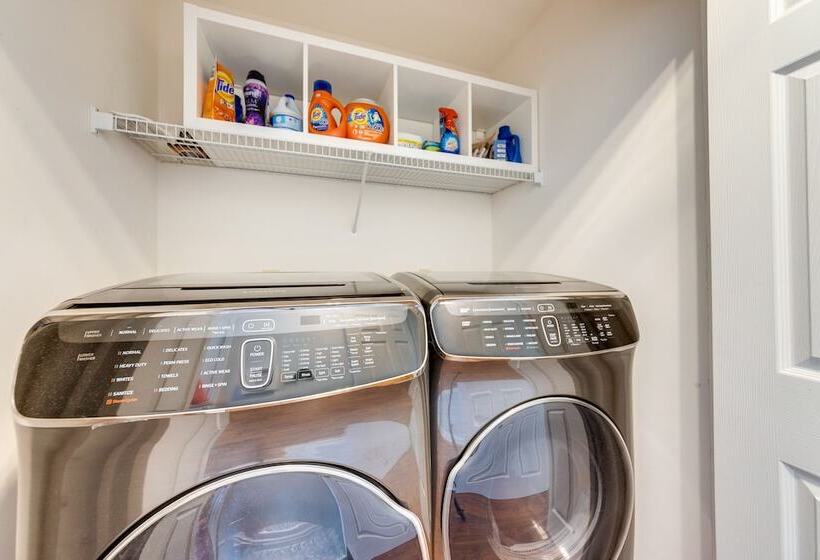 Spacious O Fallon Vacation Home: 30 Mi To St Louis