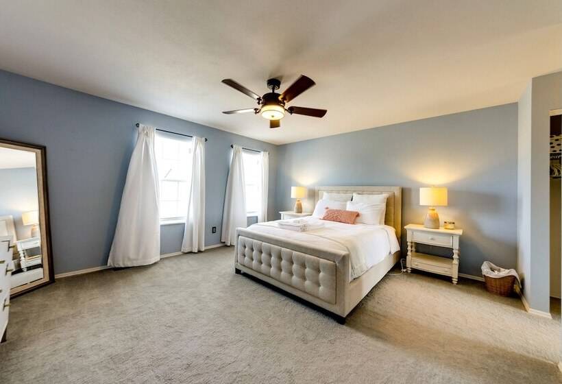 Spacious O Fallon Vacation Home: 30 Mi To St Louis