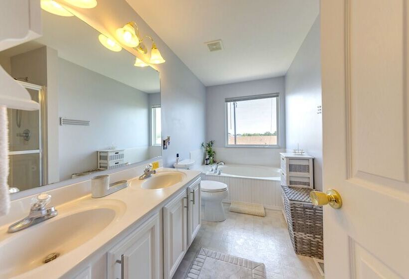 Spacious O Fallon Vacation Home: 30 Mi To St Louis