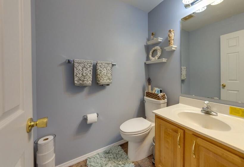 Spacious O Fallon Vacation Home: 30 Mi To St Louis