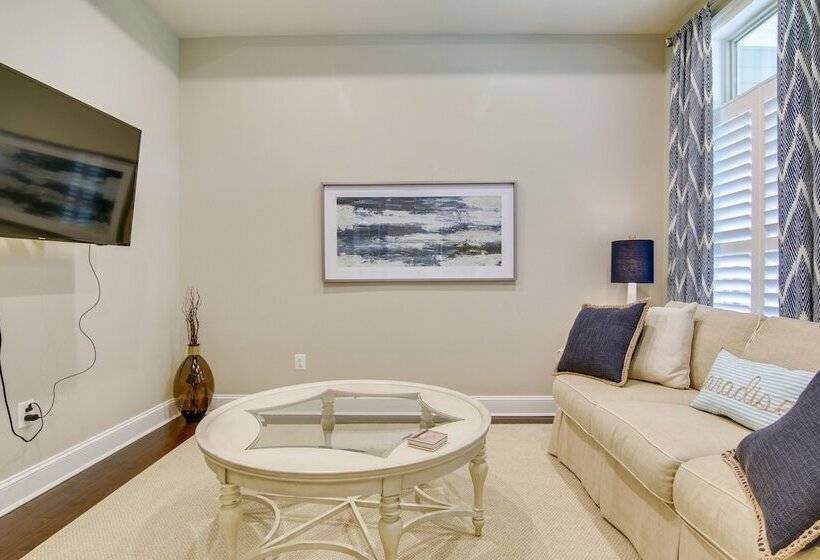 Spacious Ocean View Vacation Home W/ Backyard!