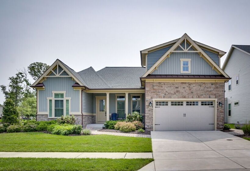 Spacious Ocean View Vacation Home W/ Backyard!