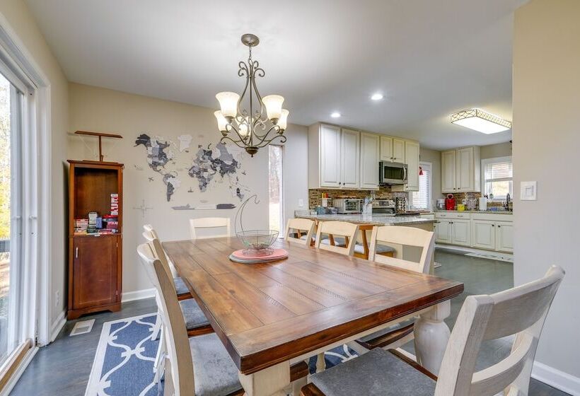 Spacious & Serene Lake Ridge Retreat W/ Game Room!
