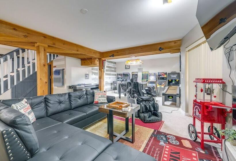 Spacious & Serene Lake Ridge Retreat W/ Game Room!