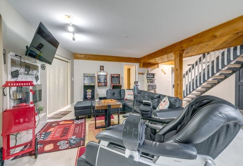 Spacious & Serene Lake Ridge Retreat W/ Game Room!