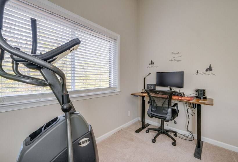 Spacious & Serene Lake Ridge Retreat W/ Game Room!