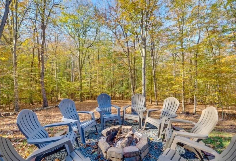 Spacious & Serene Lake Ridge Retreat W/ Game Room!