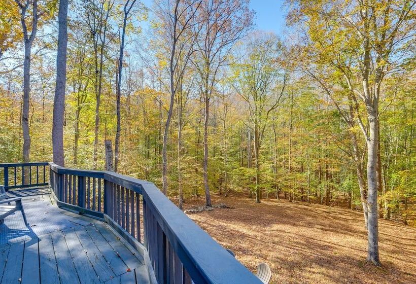 Spacious & Serene Lake Ridge Retreat W/ Game Room!