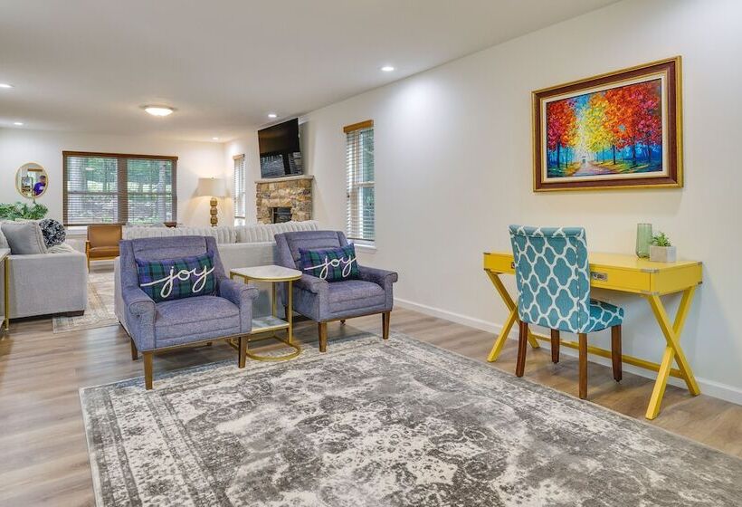 Hot Tub + Lake Access: Spacious Tobyhanna Home