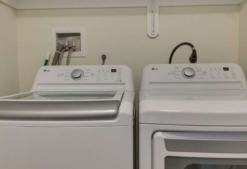 Hot Tub + Lake Access: Spacious Tobyhanna Home