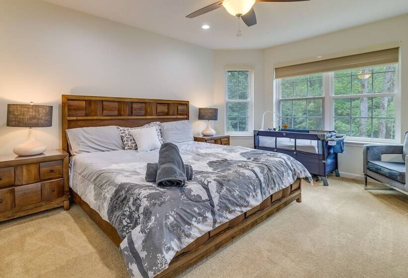 Hot Tub + Lake Access: Spacious Tobyhanna Home