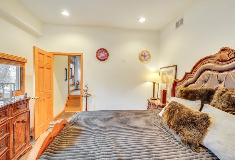 Spacious Virginia Retreat W/ Deck & Scenic Views!