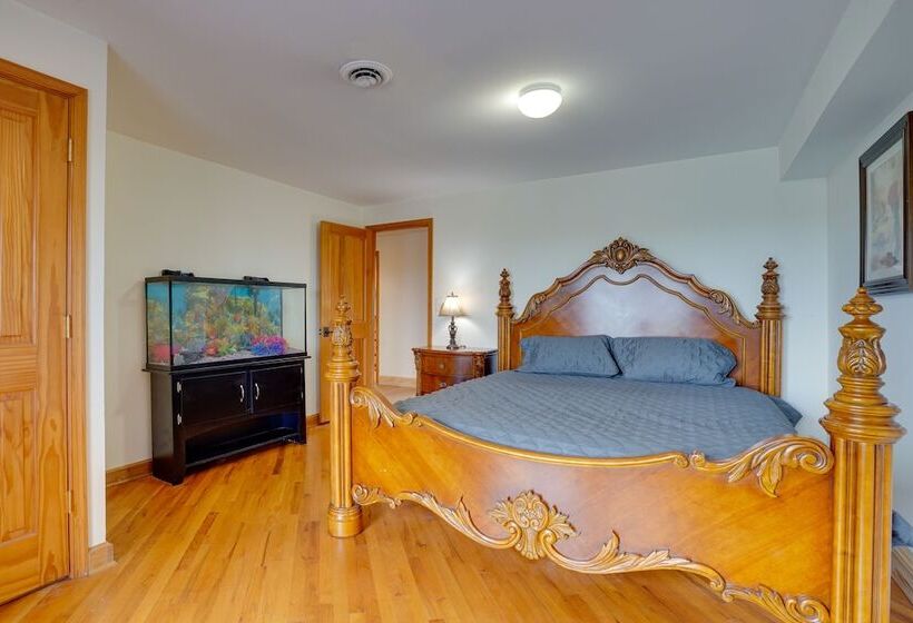 Spacious Virginia Retreat W/ Deck & Scenic Views!