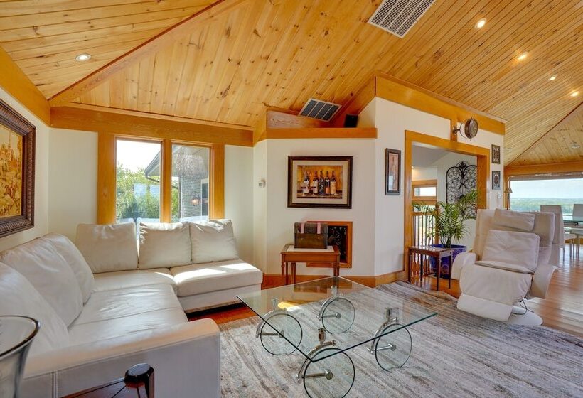 Spacious Virginia Retreat W/ Deck & Scenic Views!