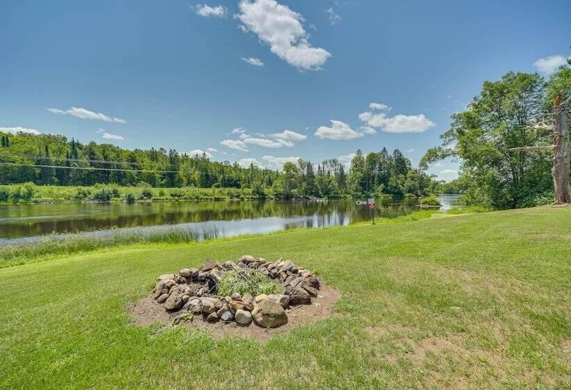 Spacious Winter Retreat W/ River Access + Kayaks!