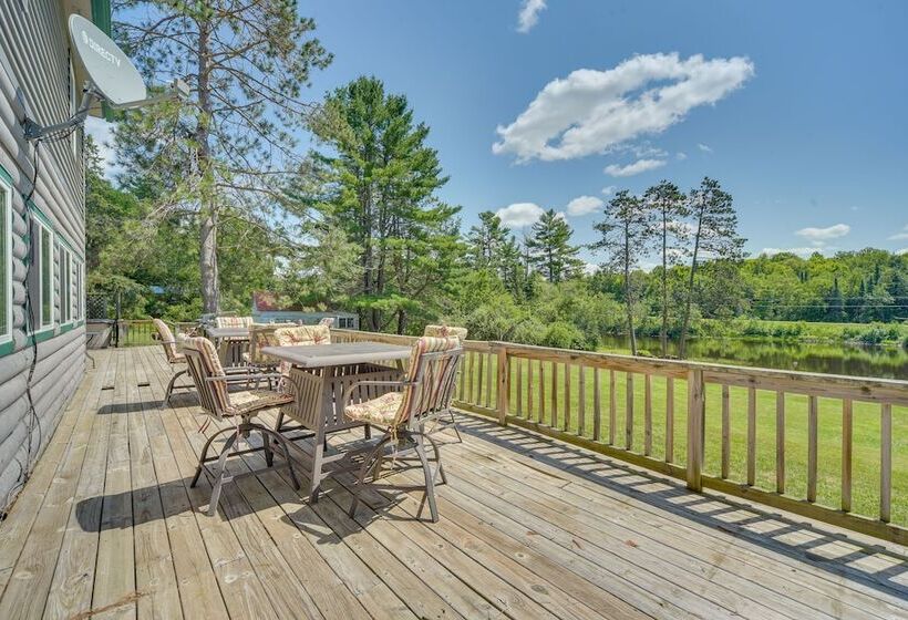 Spacious Winter Retreat W/ River Access + Kayaks!