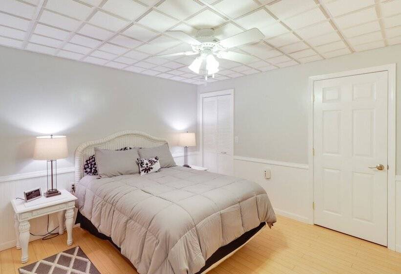 Spacious Yellville Retreat W/ Deck & Balcony