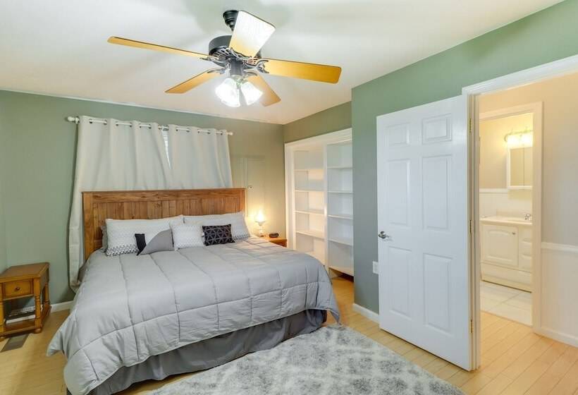 Spacious Yellville Retreat W/ Deck & Balcony