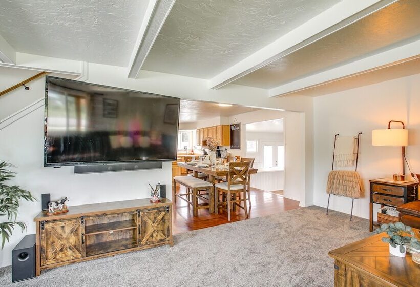 Spirit Lake Home W/ Fenced Yard: 1 Mi To Water!