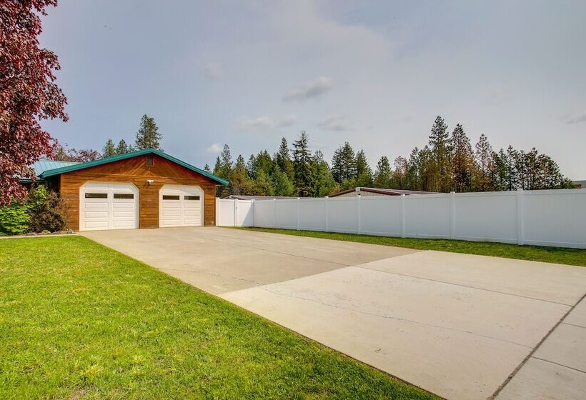 Spirit Lake Home W/ Fenced Yard: 1 Mi To Water!