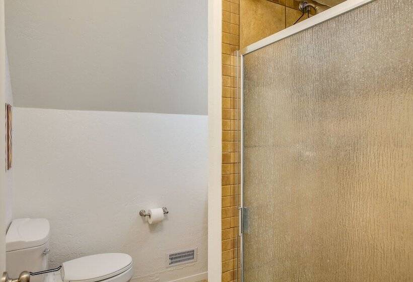 Spirit Lake Home W/ Fenced Yard: 1 Mi To Water!