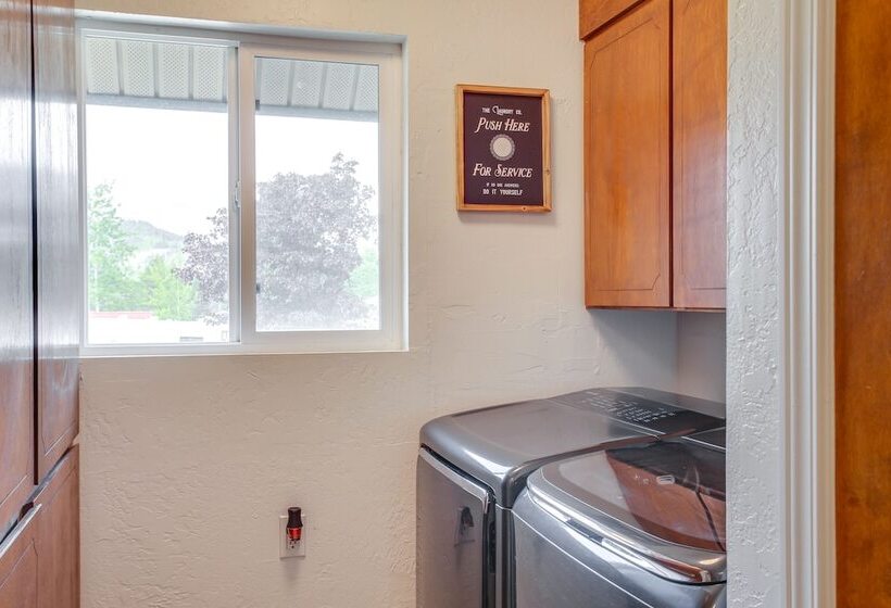 Spirit Lake Home W/ Fenced Yard: 1 Mi To Water!