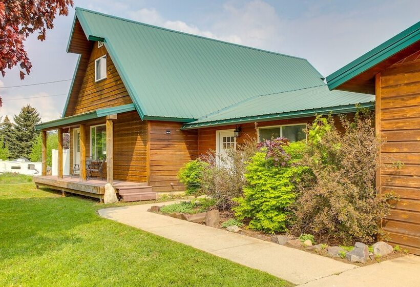 Spirit Lake Home W/ Fenced Yard: 1 Mi To Water!